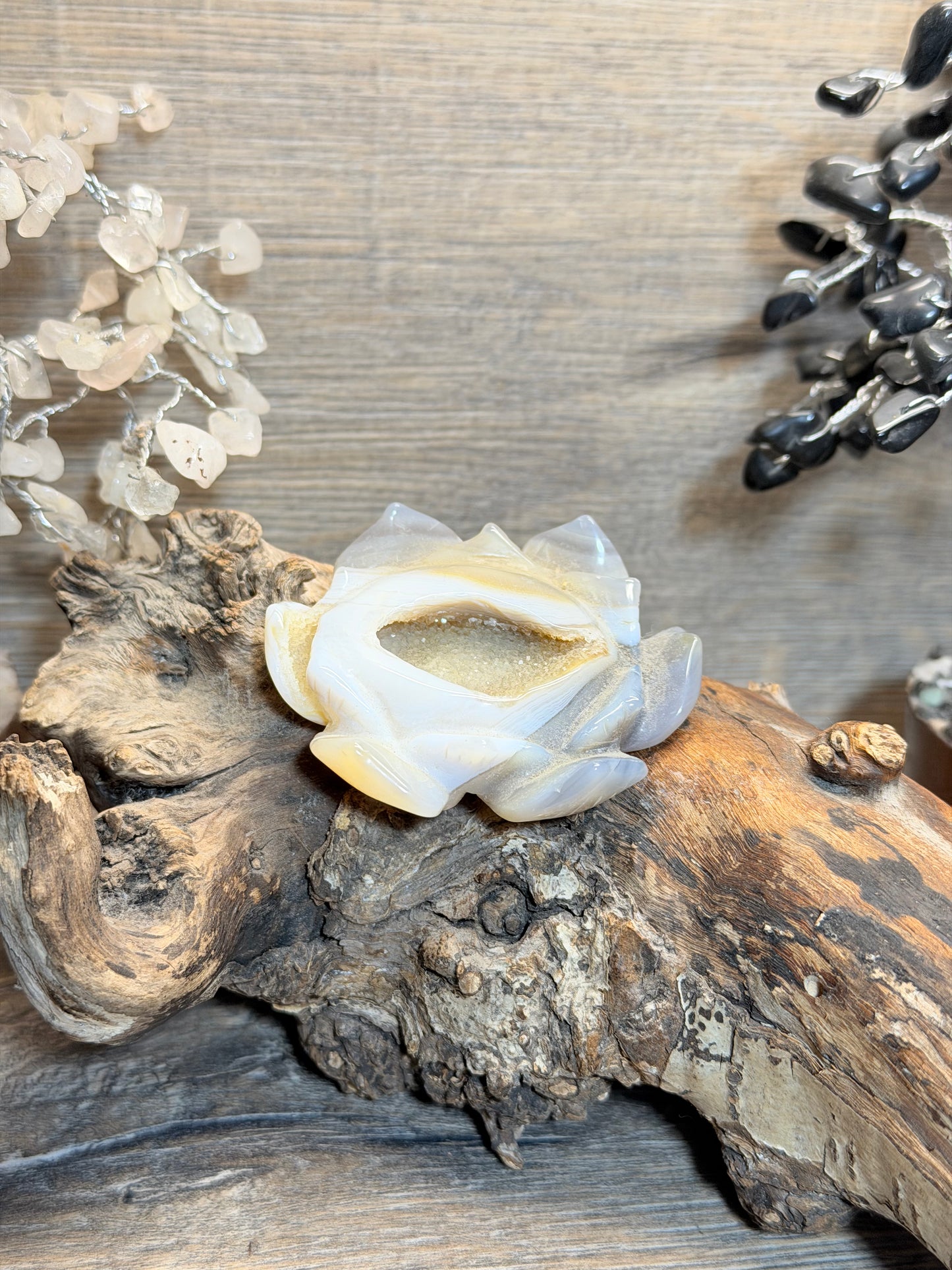 Agate lotus flower carving