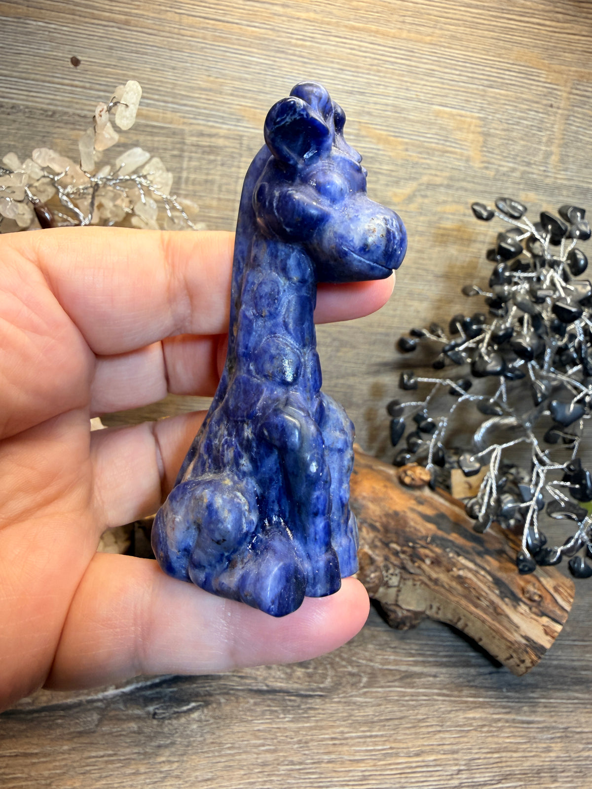 Sodalite giraffe carvings (GC02)