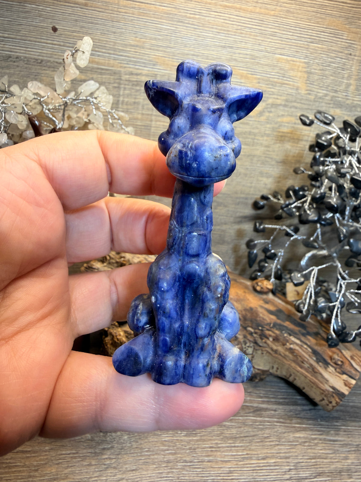 Sodalite giraffe carvings (GC02)