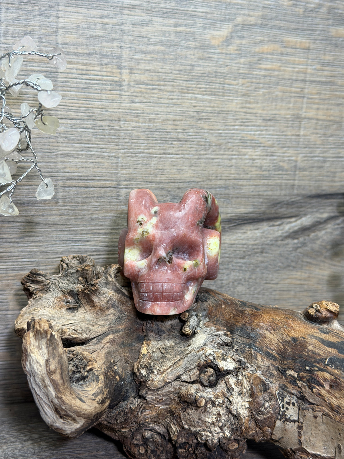 Pink aventurine serpentine horn skull carving (Skp100)