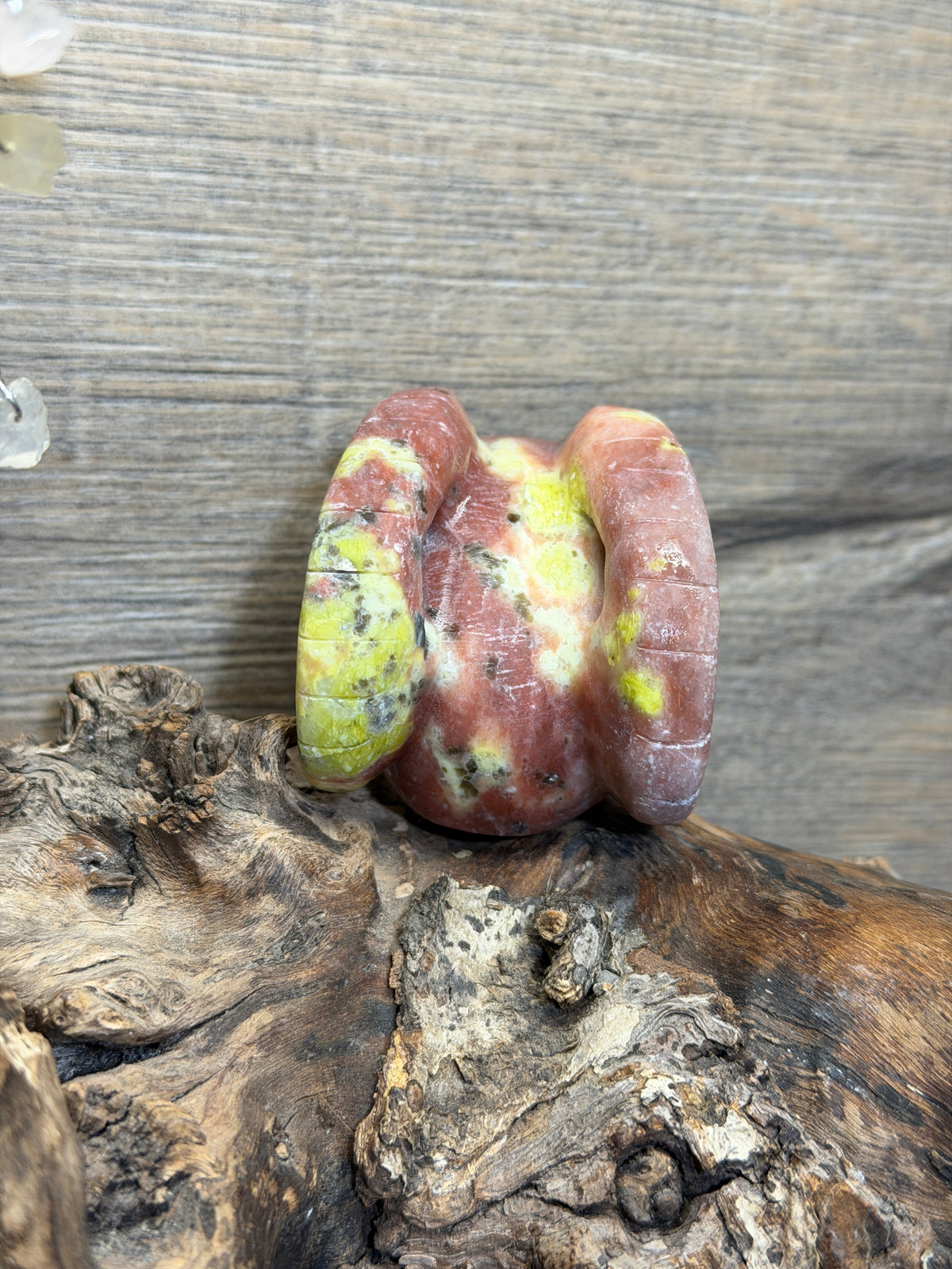 Pink aventurine serpentine horn skull carving (Skp100)