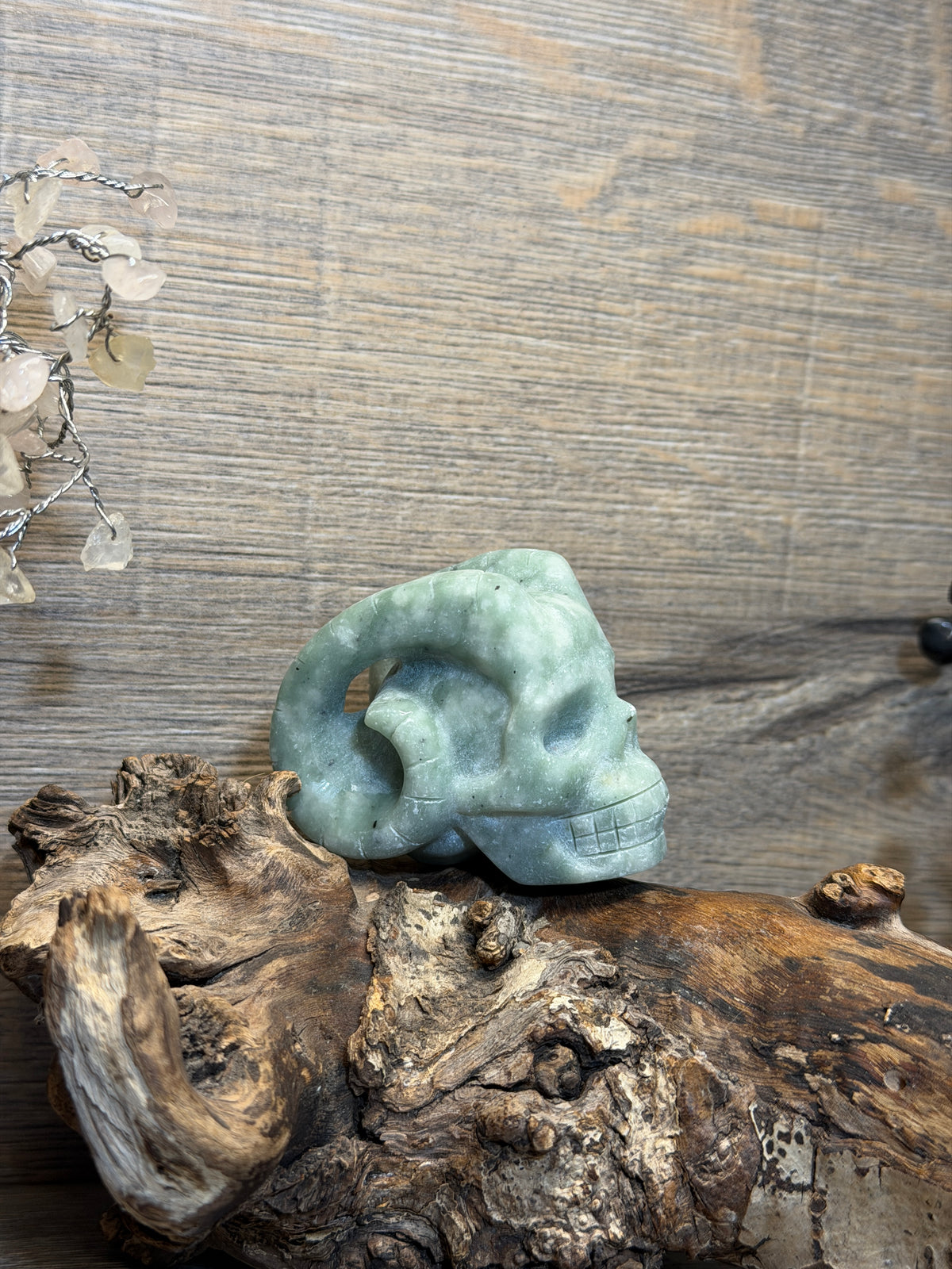 Green jade horn skull carving (Skp102)