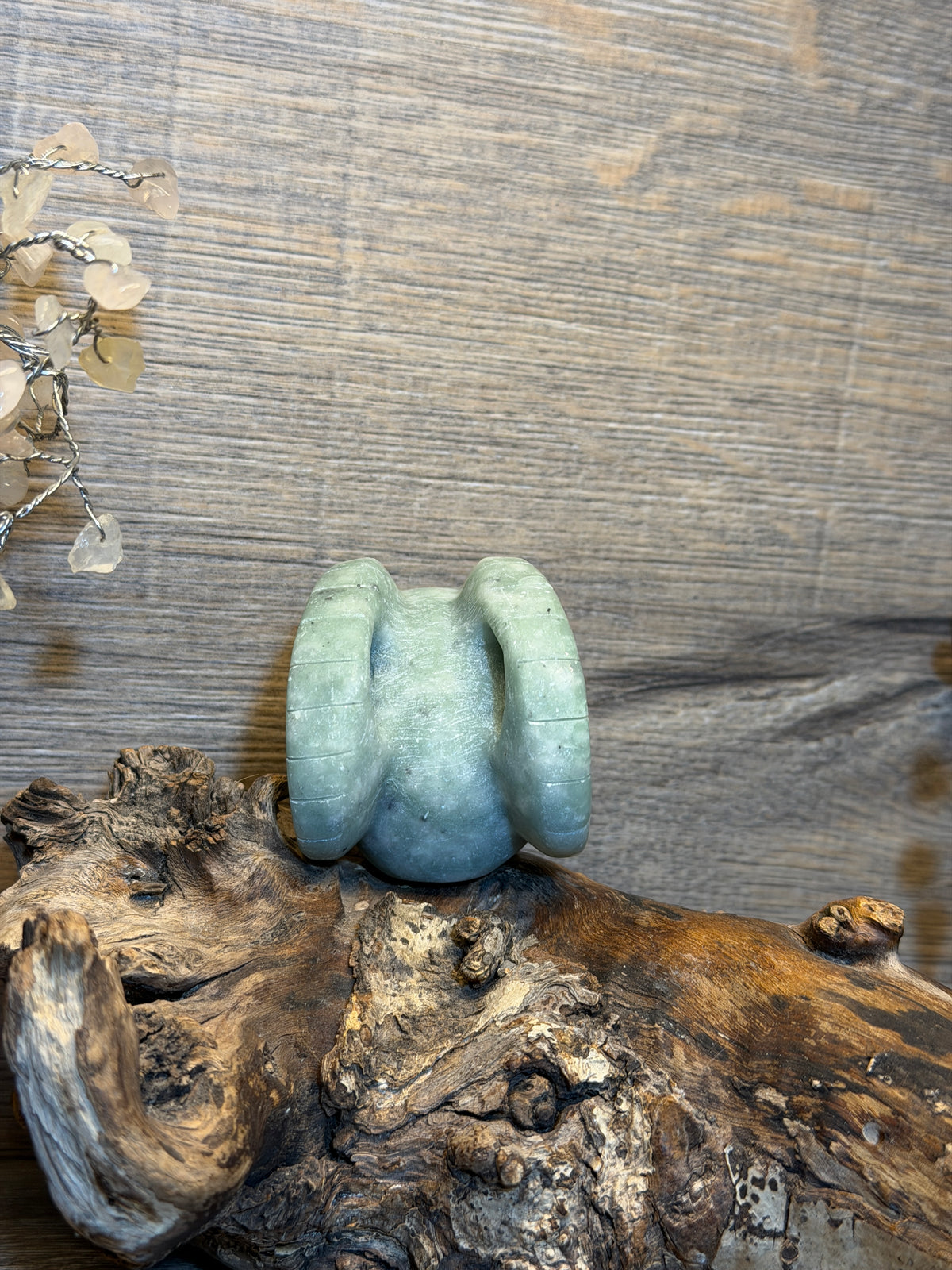 Green jade horn skull carving (Skp102)